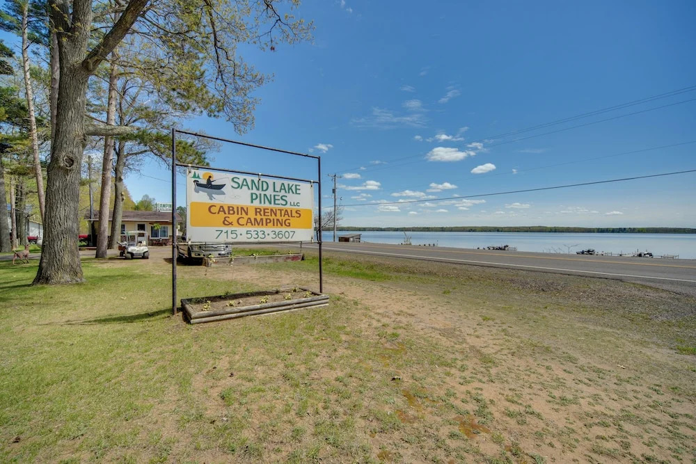 Convenient Cabin w/ Access to 3 Boat Docks!