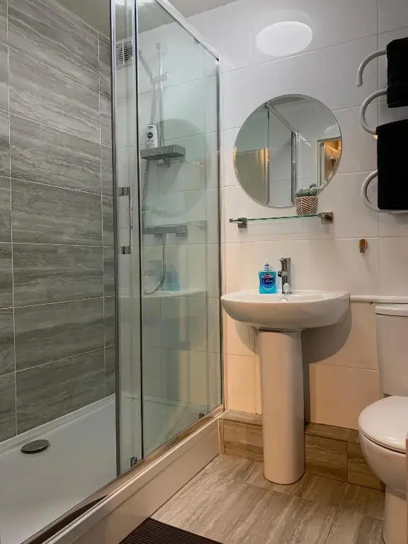 Serviced Apartment Bristol One-Bedroom Southmead Hospital MOD Airbus