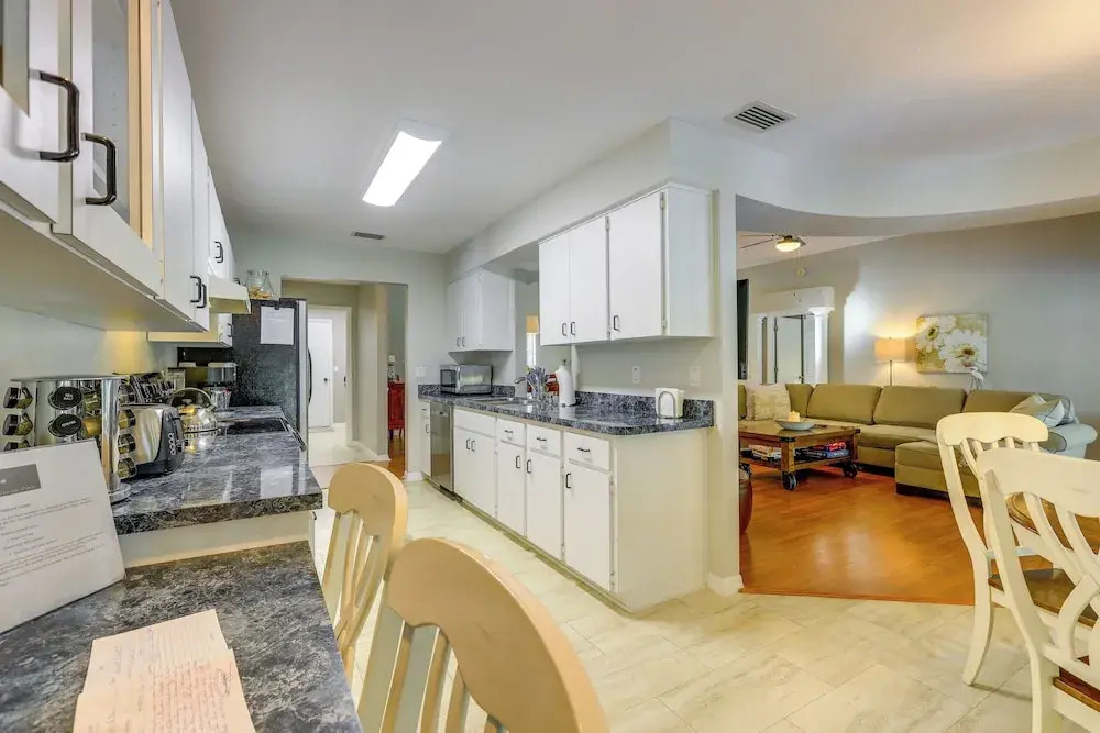 8 Mi to Rainbow Springs: Dunnellon Area Home!