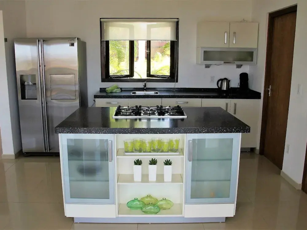 Spacious Villa With Phenomenal Views, Walking Distance to the Beach