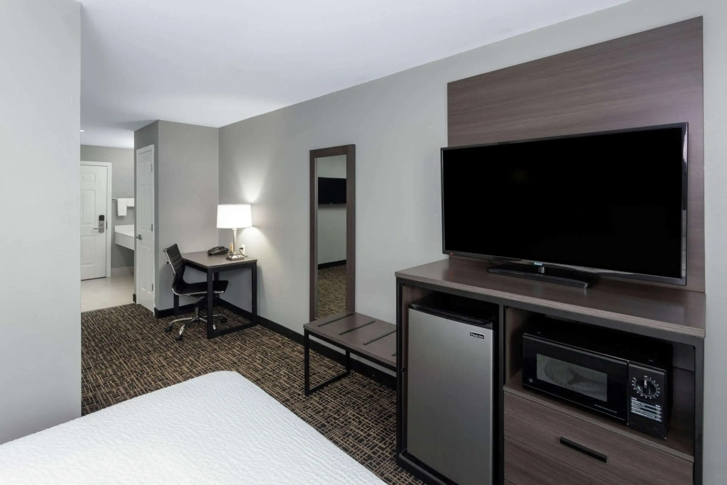 Ramada by Wyndham Sellersburg/Louisville North
