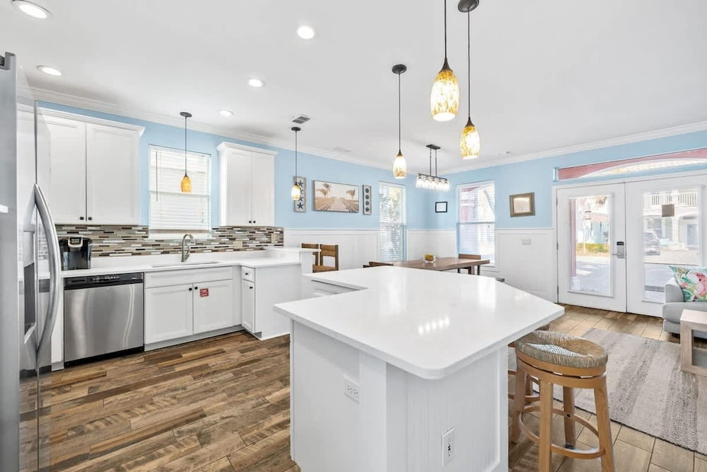6BR Beach Home 5-min Walk to Ocean Resort Pool