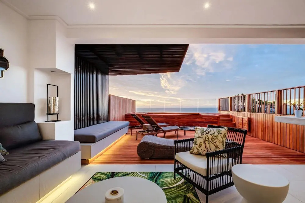 Stylish Holiday Apartment w Private Pool 180 Views Malibu