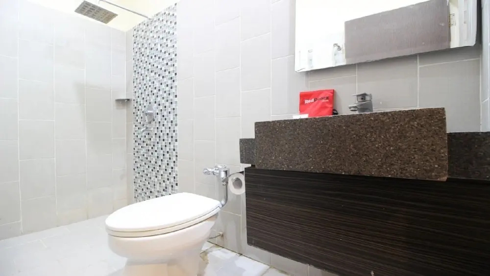 RedDoorz Plus near Keraton Yogyakarta 2