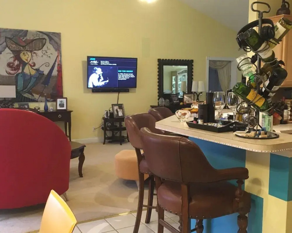 Luxury 3 BR home 1 Block from the Beach