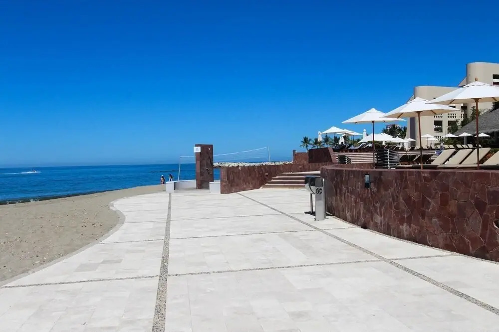 Luxury Apartment in Marina Vallarta-garden