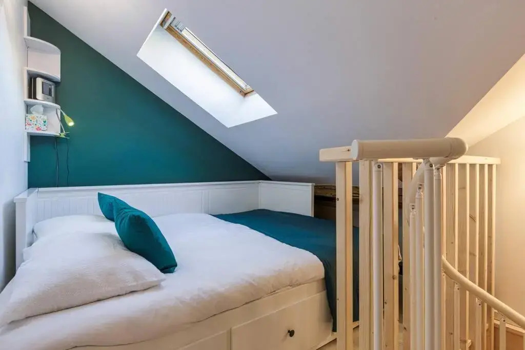Chic 2BR in city center, next to Train Station