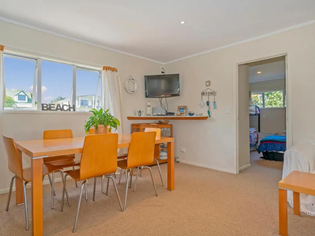 Oysters Retreat - Cooks Beach Holiday Home