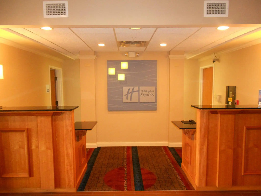 Holiday Inn Express & Suites Lancaster by IHG