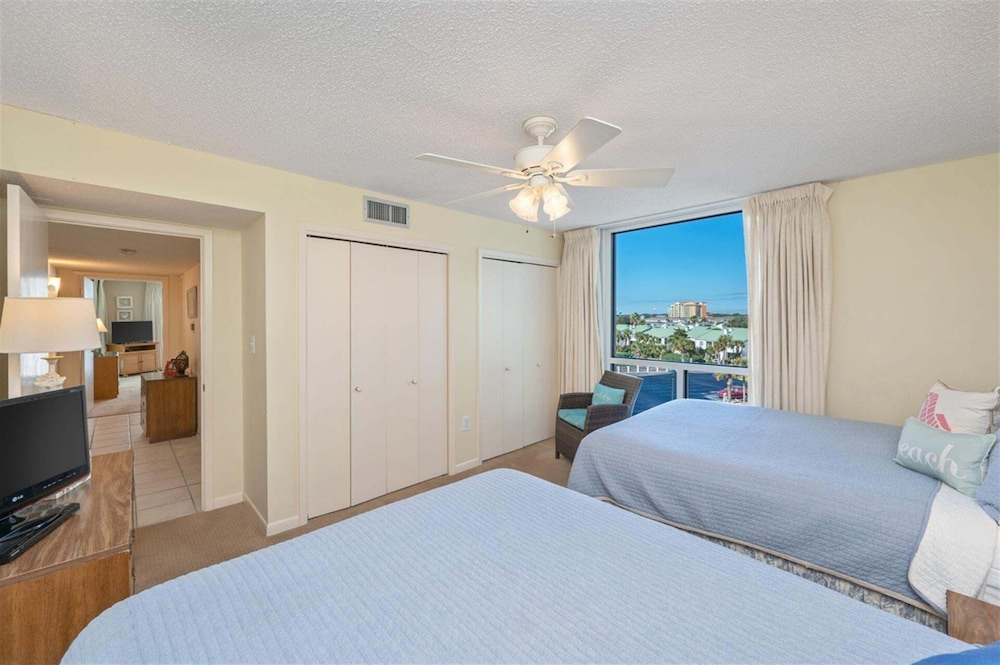Shoreline Towers 1055 2 Bedroom Condo