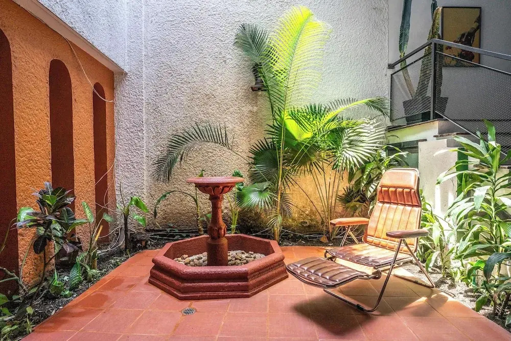 w Bright Colonial 5BR House With Balcony
