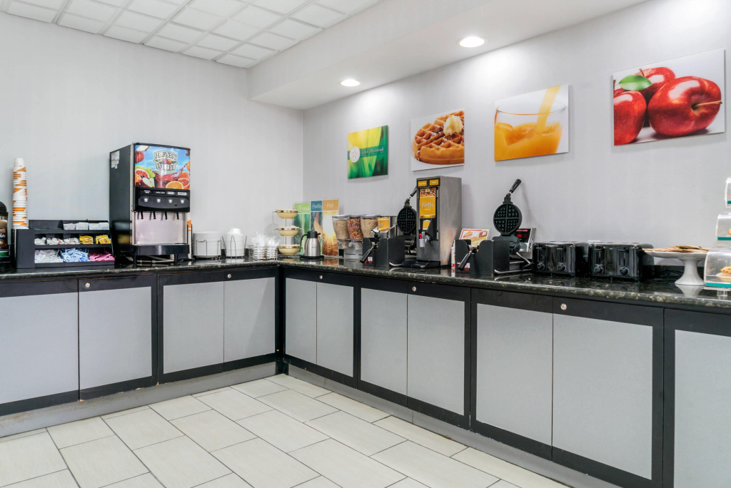 Quality Inn and Suites Livonia