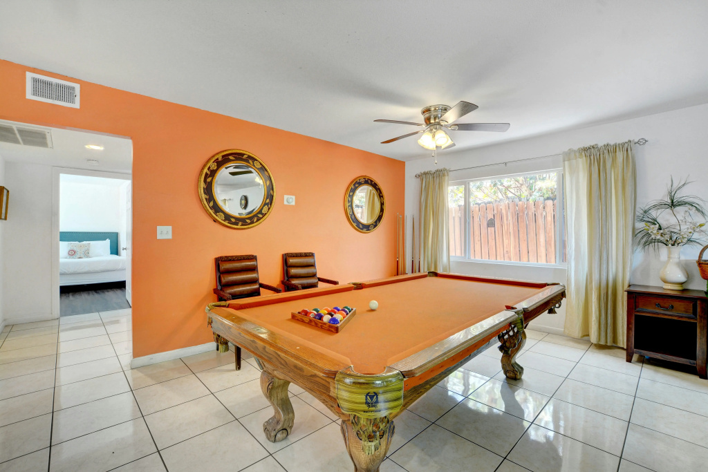 Vibrant in Vegas 4 Bd with Shimmering Pool!