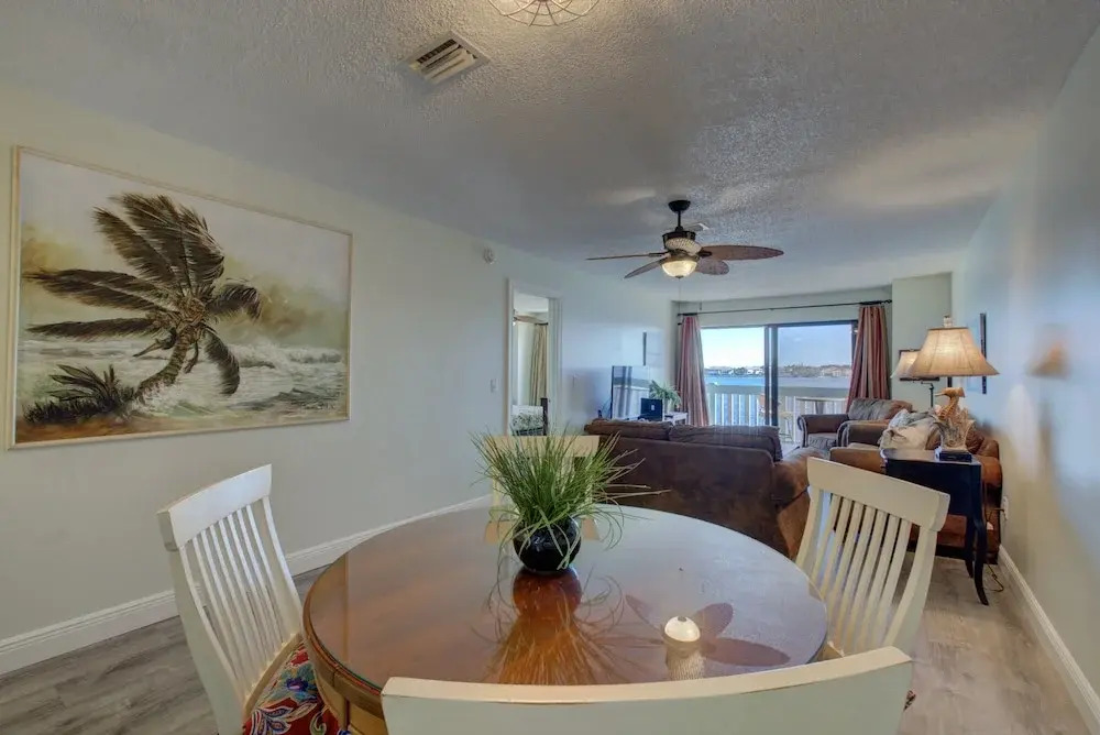Beach Palms 5B by Anna Maria