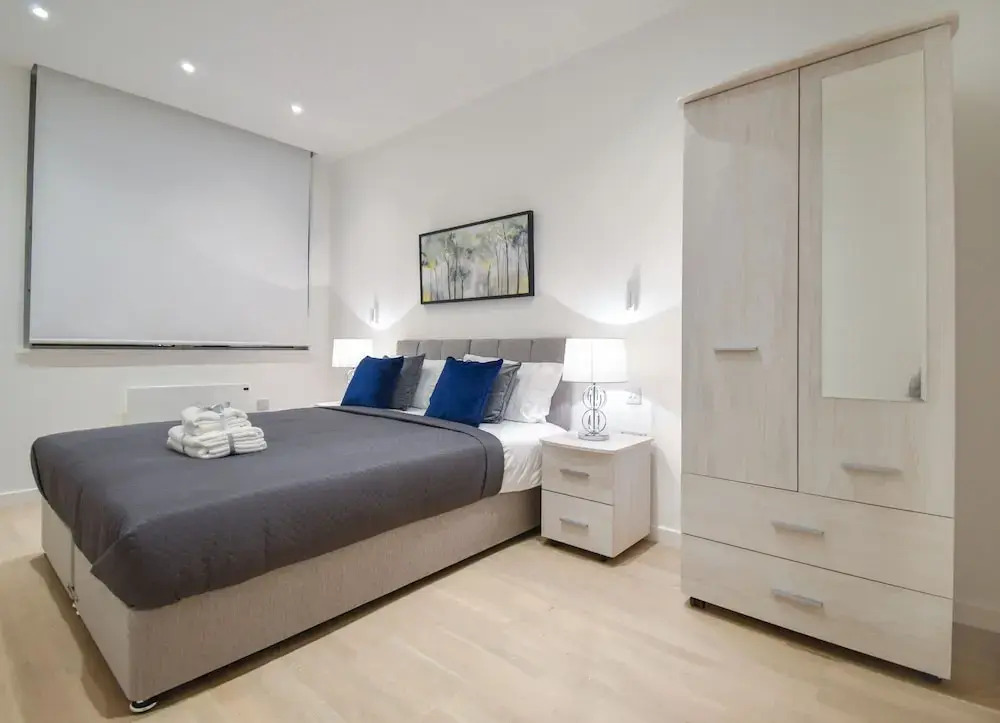 Silbury MK City Apartment With Parking