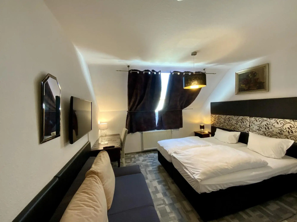 Hotel Attaché