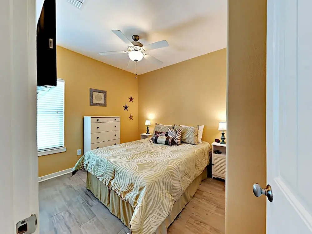 The Lemony Anemone - Three Bedroom Townhome