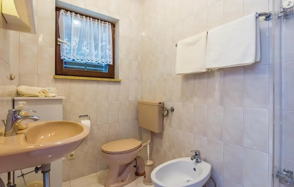 5 Bedroom Amazing Home In Klenovica