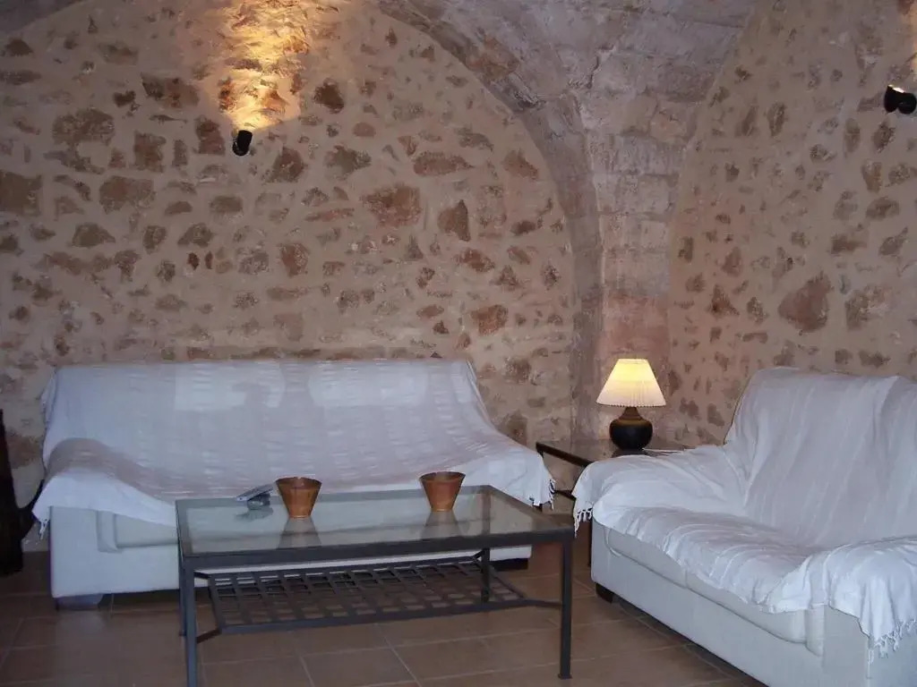 Beautiful Rustic Mallorcan House With Private Pool Near Cas Concos