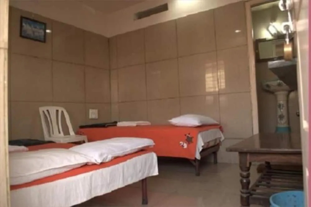 Mourya Deluxe A/C Lodge