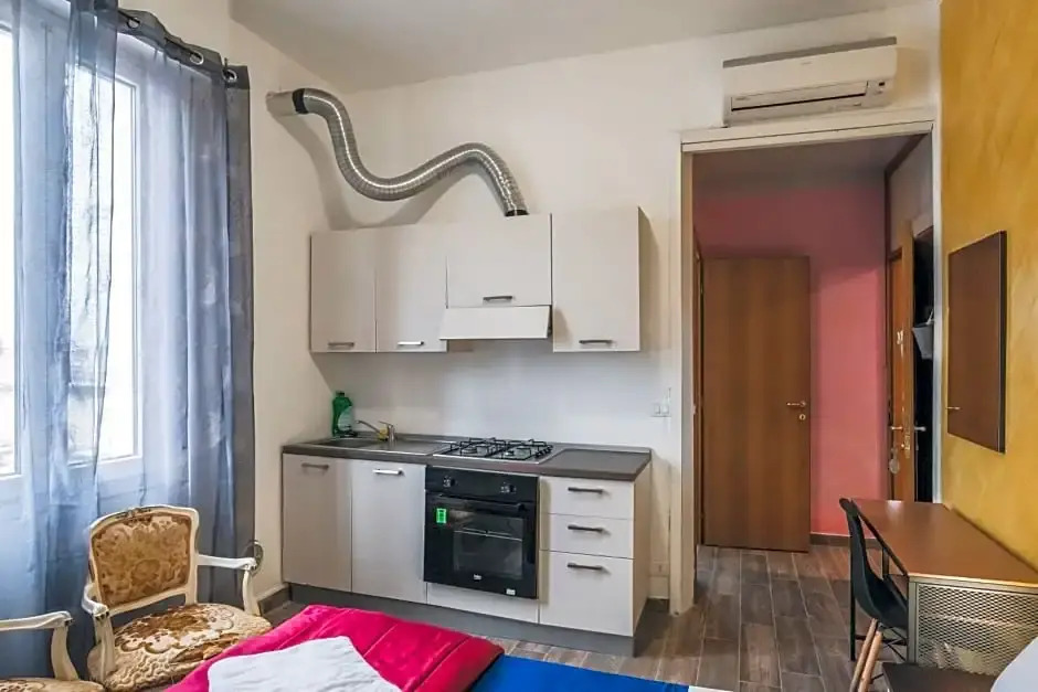 Bulldog Station Apartments with private WC, AC, TV