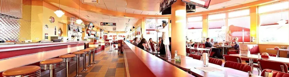 Road House Hotel