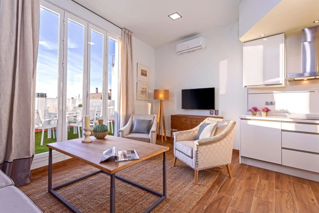Magnificent 2 BD Duplex with private terrace. Recaredo IX