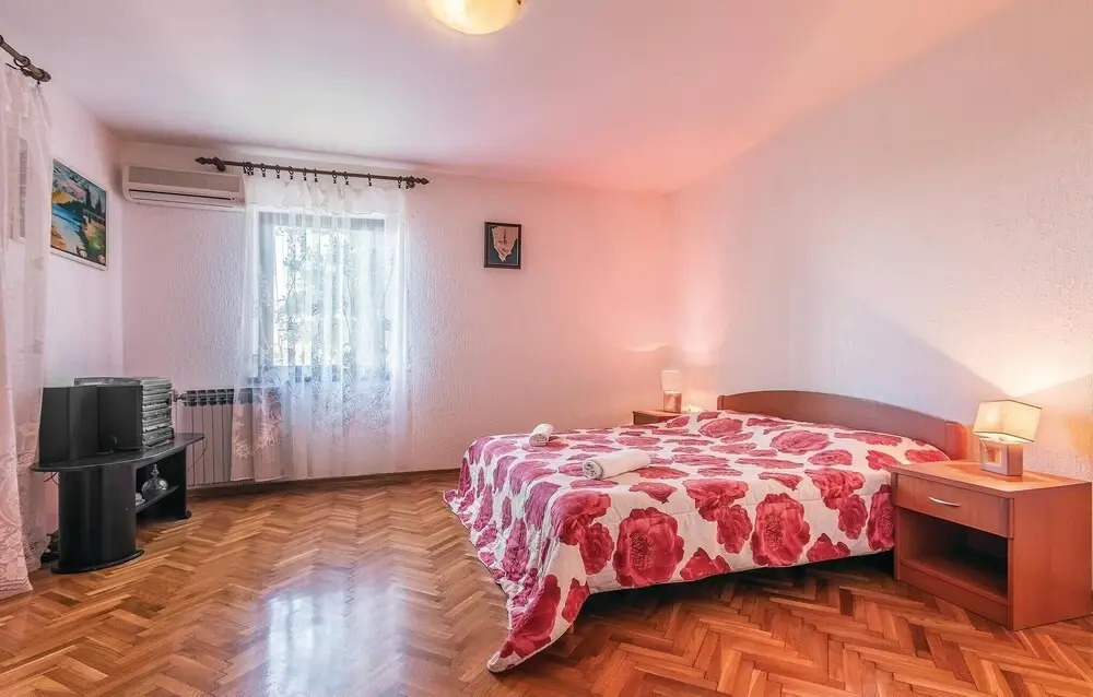 Stunning Home in Pula With Wifi and 4 Bedrooms