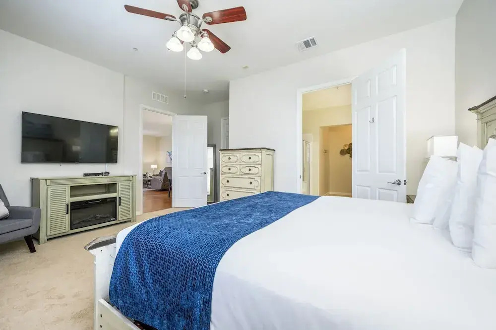 Penthouse Vacation Condo, Near the Parks - 2015