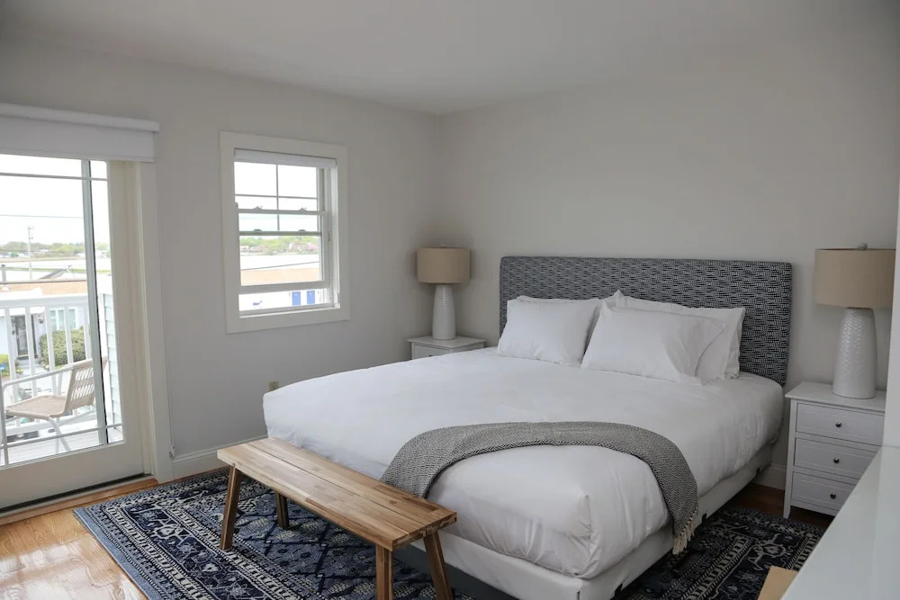 The Sea Breeze Inn