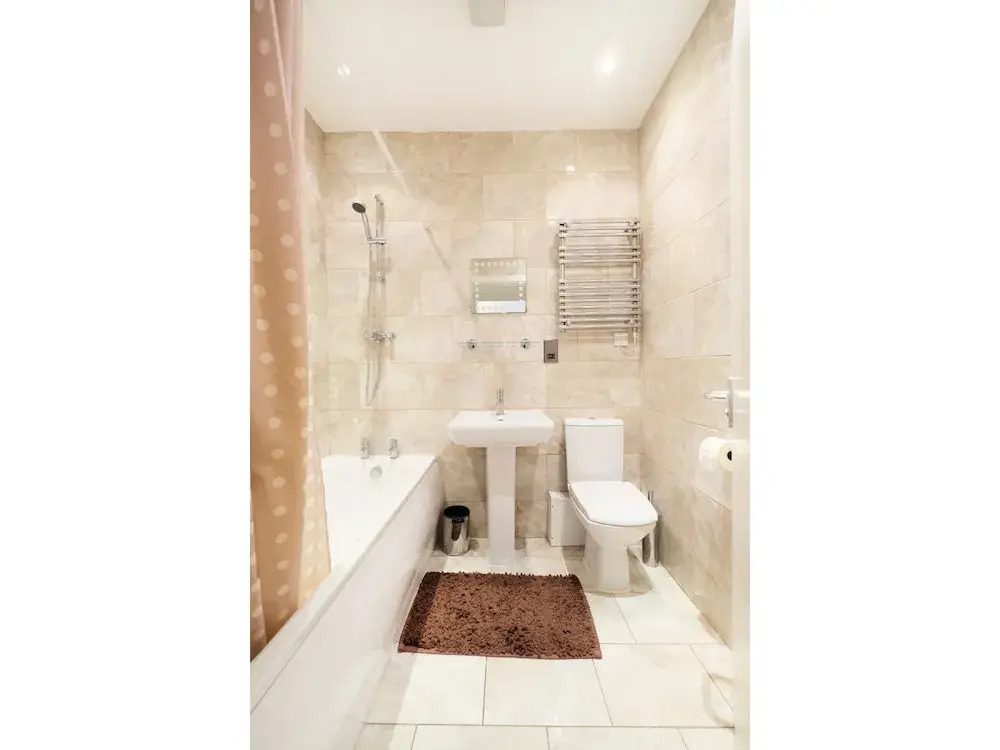 Clean, Secure 2BR Flat for 4 in East London