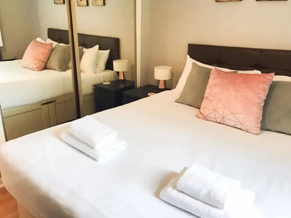 1 Bedroom Flat Near Leith Shore