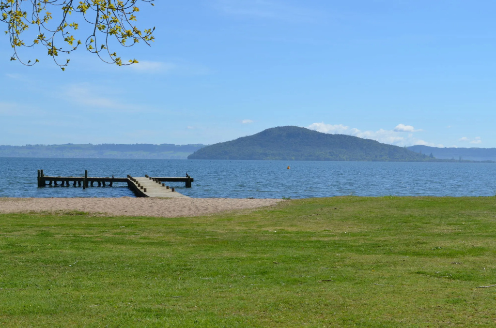 Cedarwood Lakeside Motel & Conference Venue