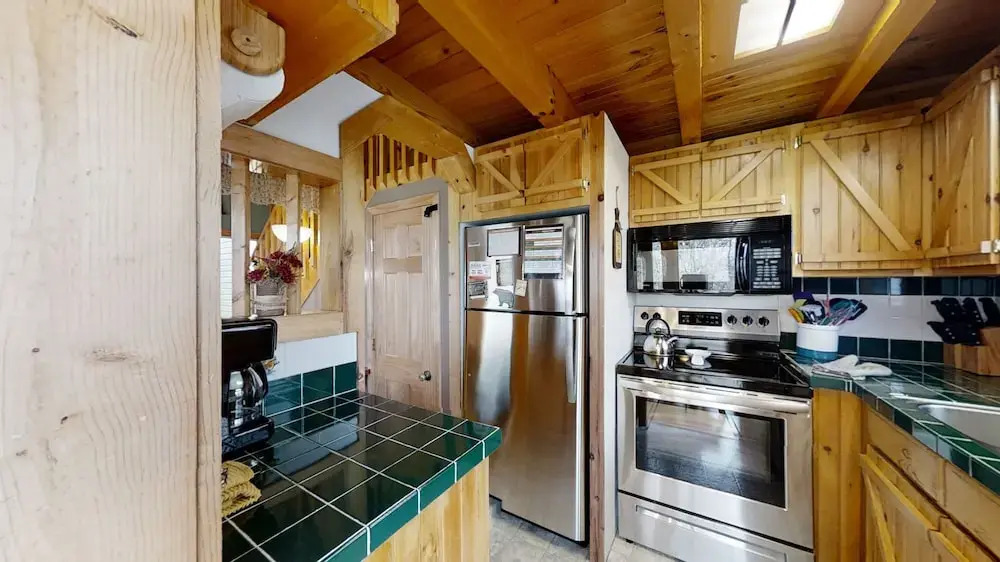 Alpine Vista - 3 Br cabin by RedAwning