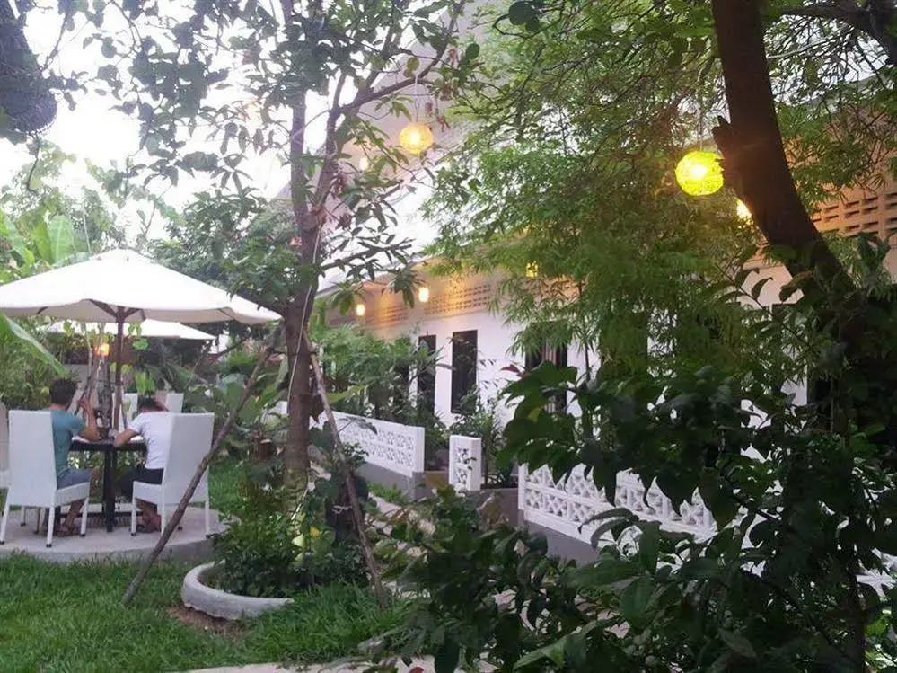 Lyza Garden Lodge