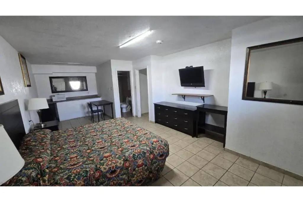 Super 7 Inn By OYO San Antonio NW Medical Center