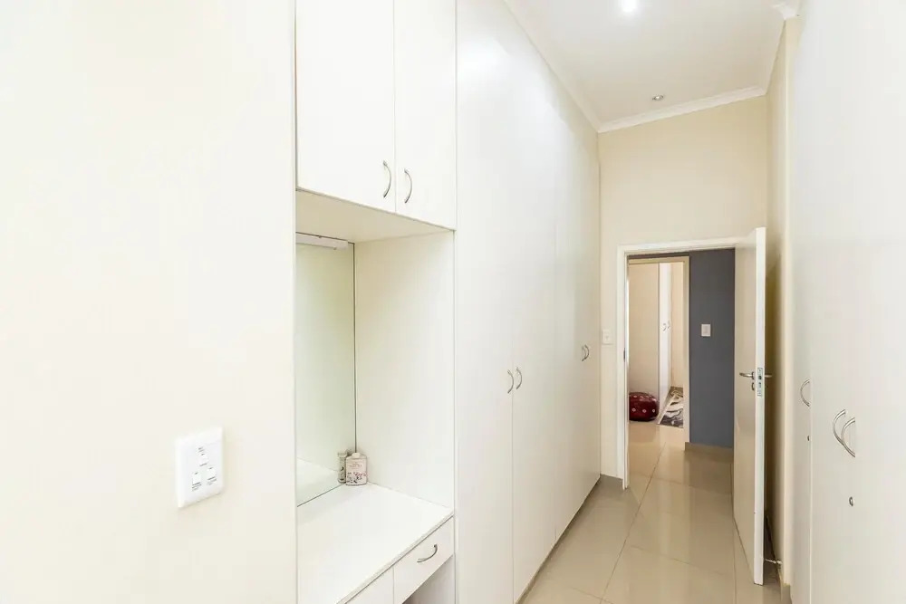 Modern Executive Unit