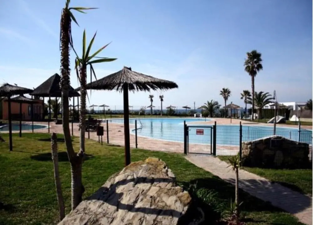 Apartment 2 Bedrooms With Pool 103424