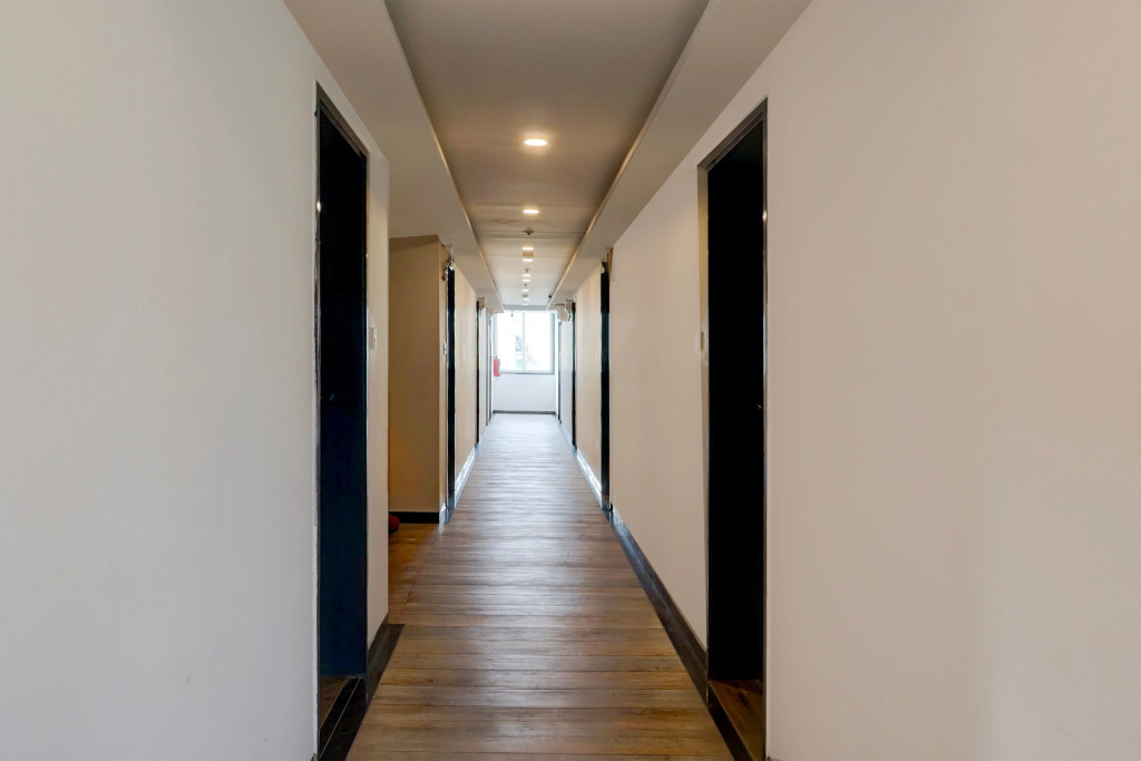 Super Townhouse Balewadi High Street