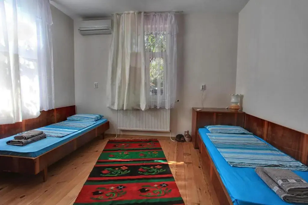 Retro & Friendly Old Town House with a Garden