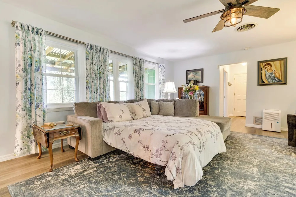 Walk to Lakes! Tropical Escape in Mount Dora