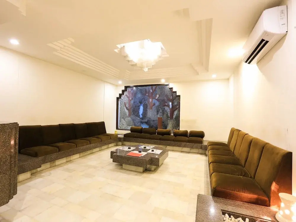OYO Flagship 047 Railway Station Surat