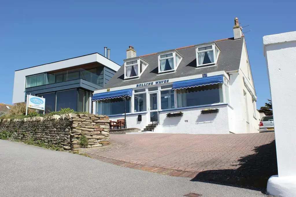 Rolling Waves Hotel - Guest house
