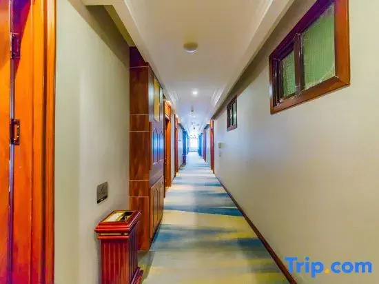 Ruihang Business Hotel (Urumqi Light Industry College Branch)