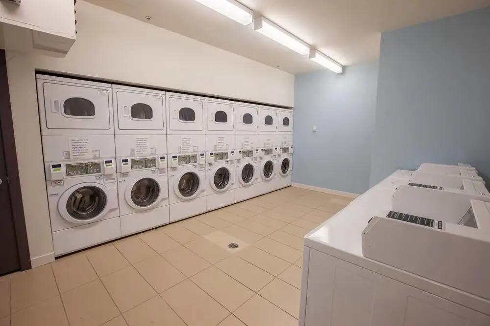 Stay With Ease Hospitality! 1 Bed 1 Bath