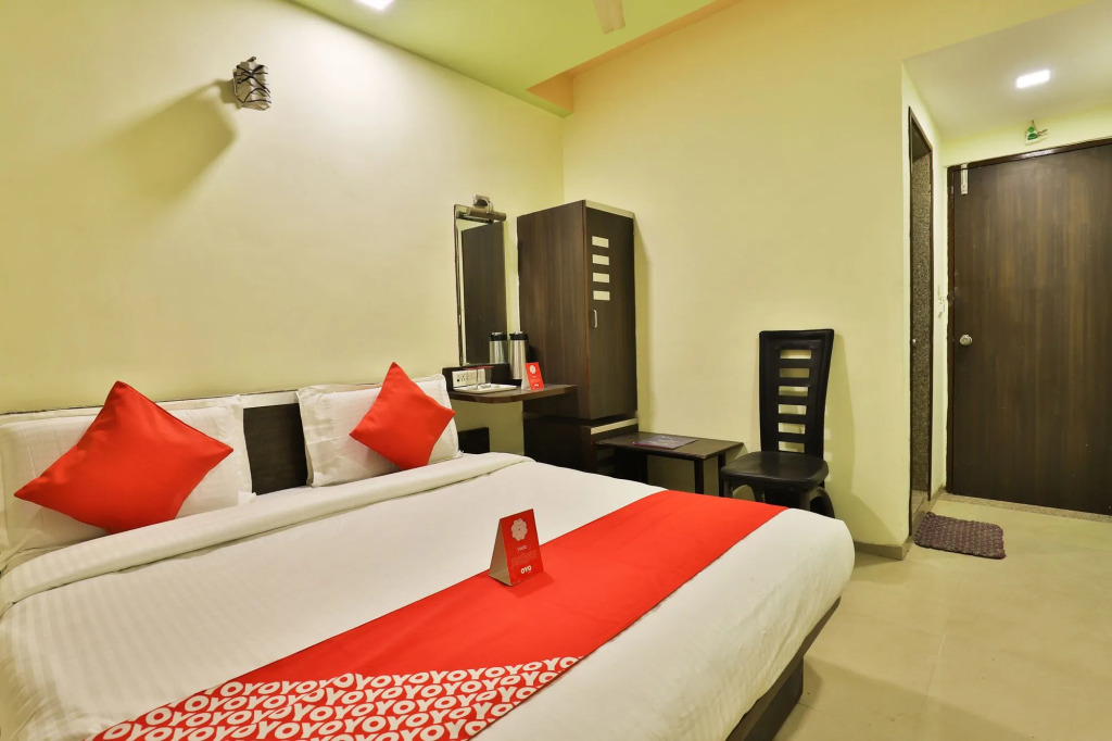 Capital O 11491 Hotel Santro