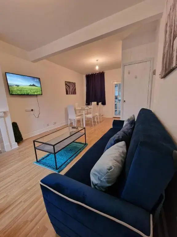 Lovely 3-bed House in Dartford