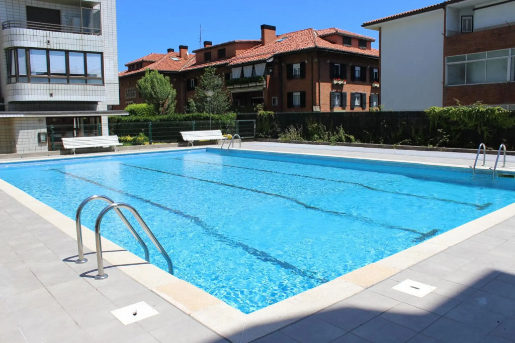 Apartamentos Zarautz Playa, con piscina y garaje