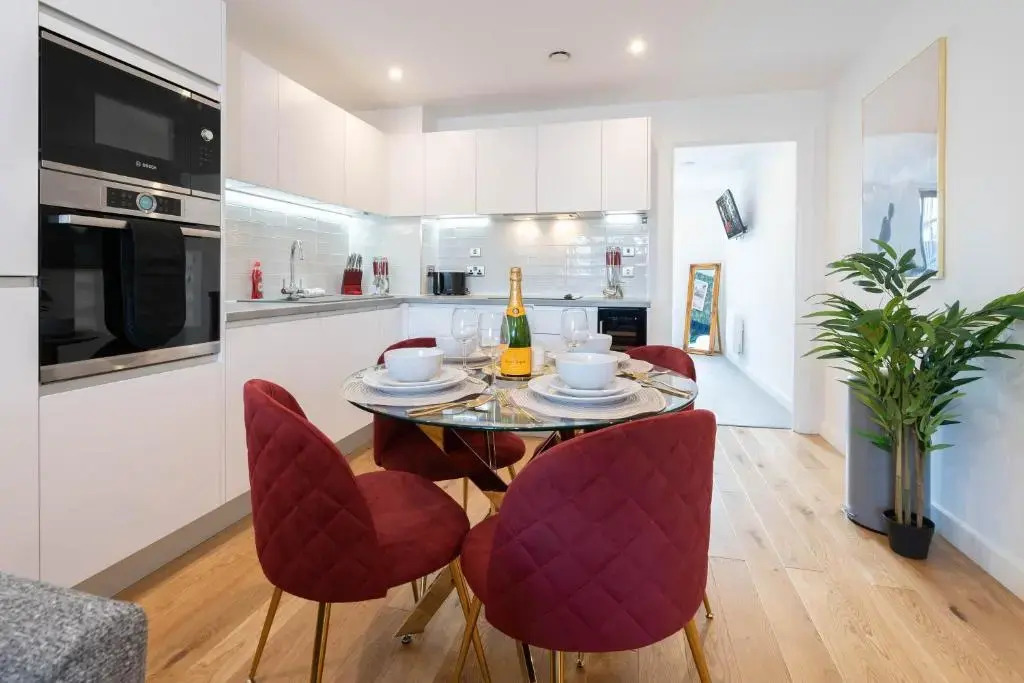 CALIBER STAYS Apartments & Homes - The Nemesis Suite- Two Bedroom Serviced Apartment - City Centre