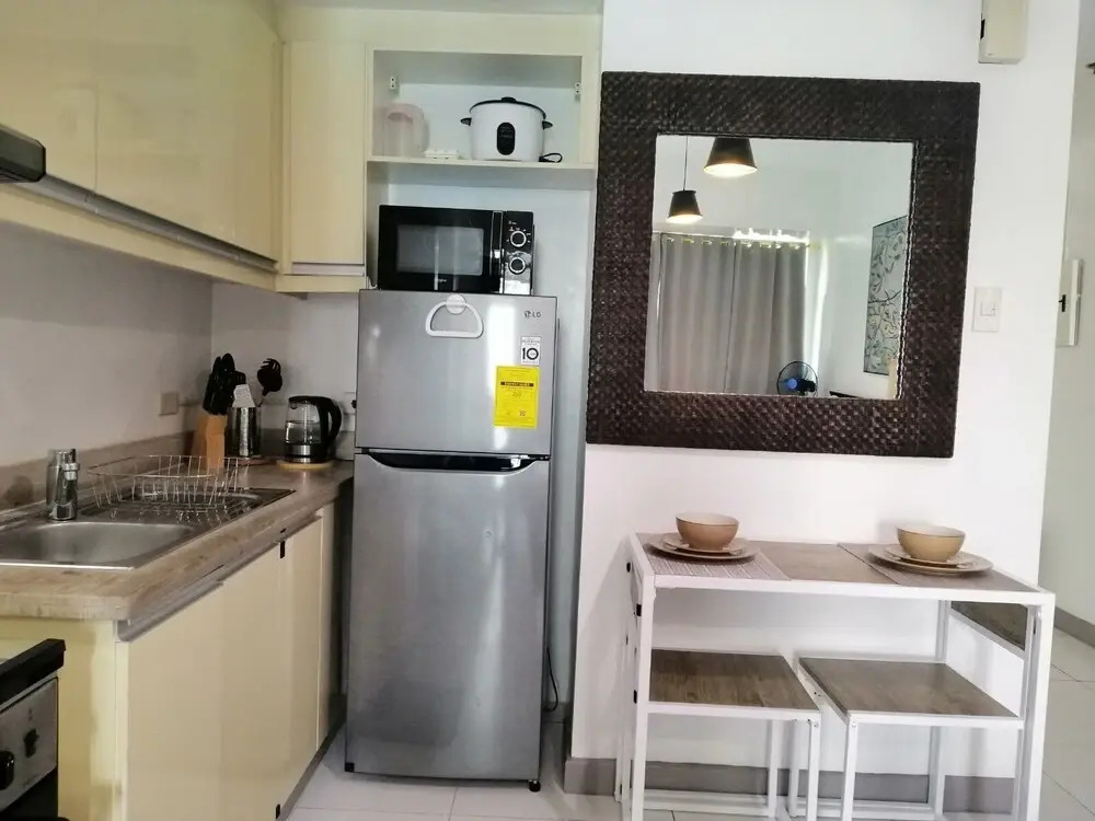 KL Tower Makati Apartments by PH Staycation
